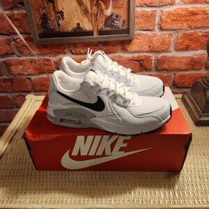 NEW SIZE 7 WOMENS NIKE AIR EXCEE